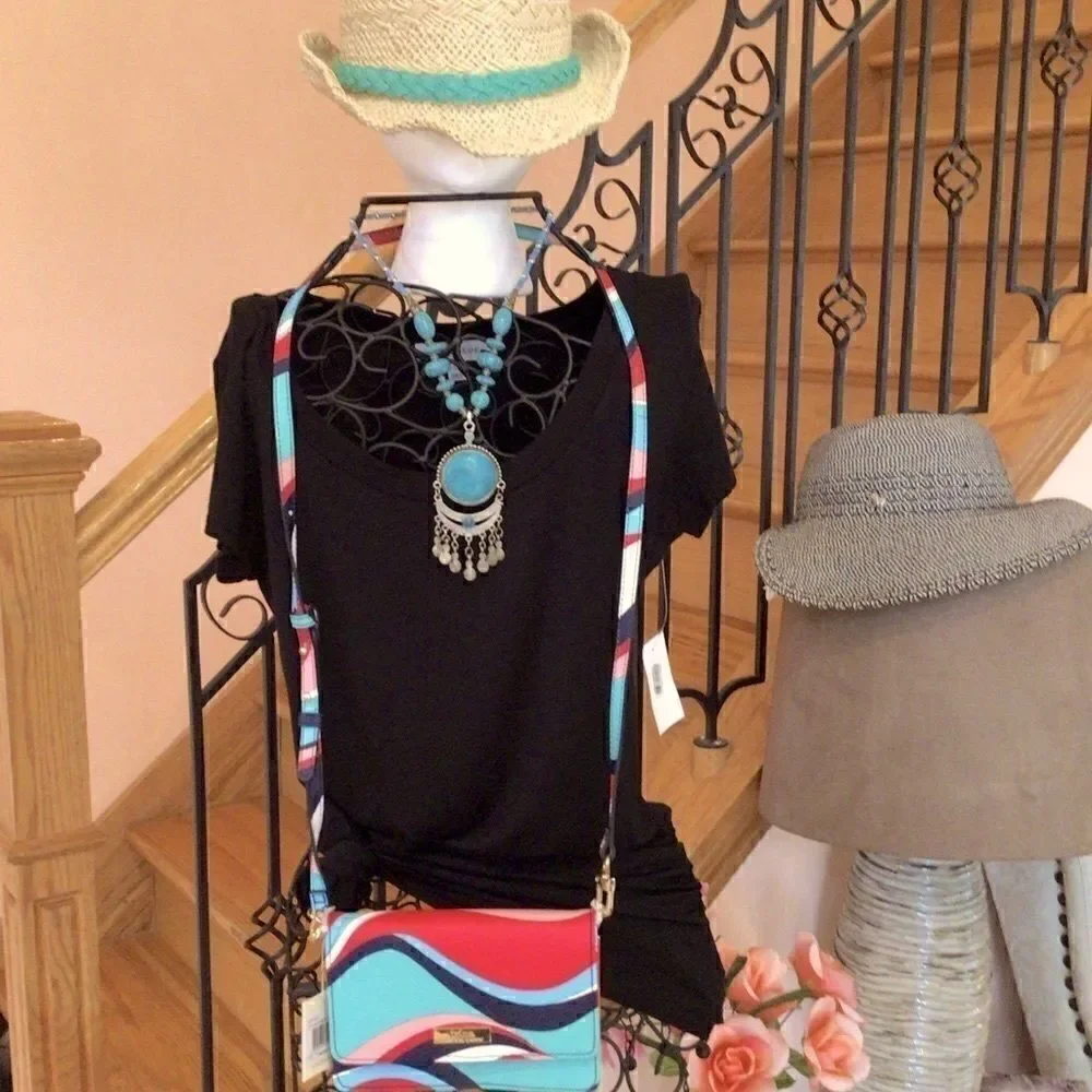 LIME BLUE SCOOP NECK BLACK TEE L NWT
